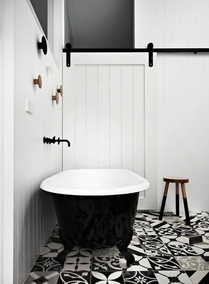 Fekete-fehér csempe a fürdőszobában - több mint 80 inspiráló minták