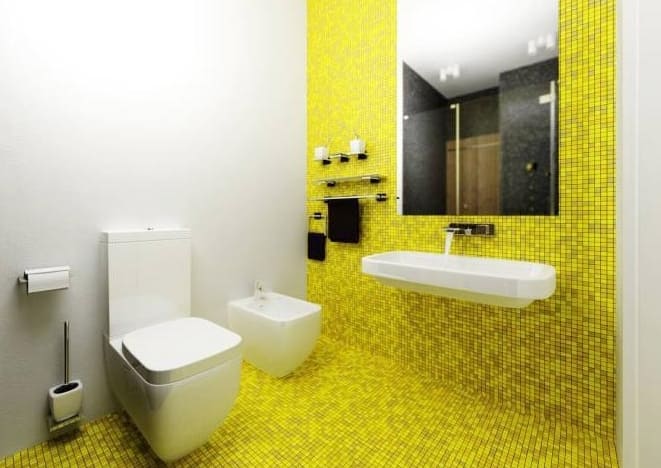 Sárga mozaik a fürdőszobában