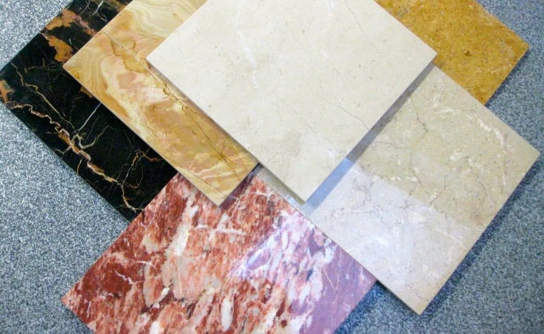 Milyen textúrájú, méretű márványlapokat használjunk a fürdőszobában?