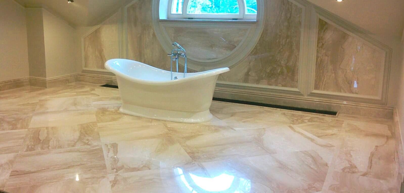 A választás a márvány csempe paramétereitől függően a fürdőszoba 4