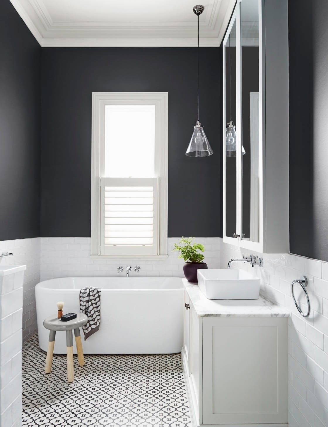 Fekete-fehér fürdőkád design változatok 40