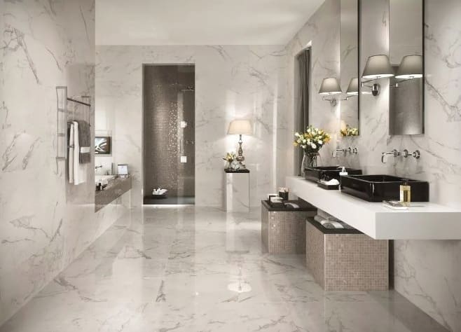 Jellemzői és kialakítása fürdőszoba márvány csempe