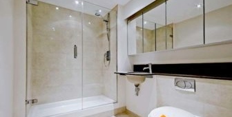 Üveg fürdőszoba ajtók - modern megoldás