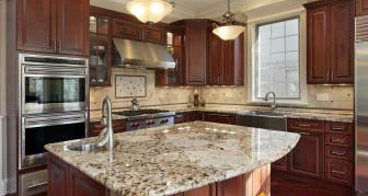 Mesterséges kő munkalap és mosogató a konyhában: előnyök és tippek