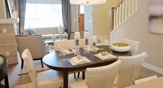 Beltéri csúszó étkezőasztalok: Kerek, ovális, négyzet alakú – melyik asztallap formáját válasszuk