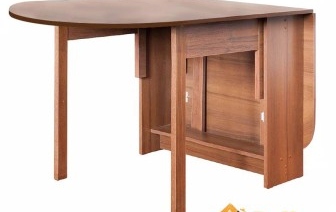 Beltéri csúszó étkezőasztalok: Kerek, ovális, négyzet alakú - melyik asztallap formáját válasszuk
