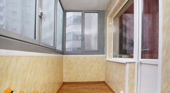 Az erkély burkolása műanyag panelekkel a kész megoldások fotóival - praktikus és esztétikus