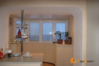 Kiváló design és tér van egy erkély kombinálva a konyhával, fotó példák