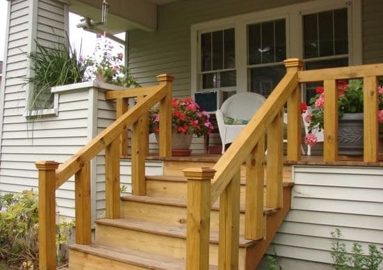 fából készült veranda lépcsőfokai