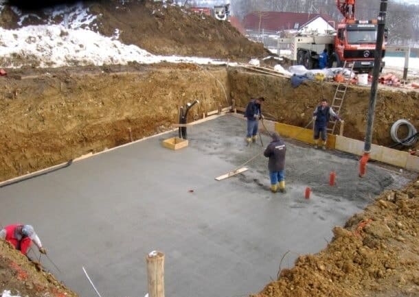 Az alapozás betonozással