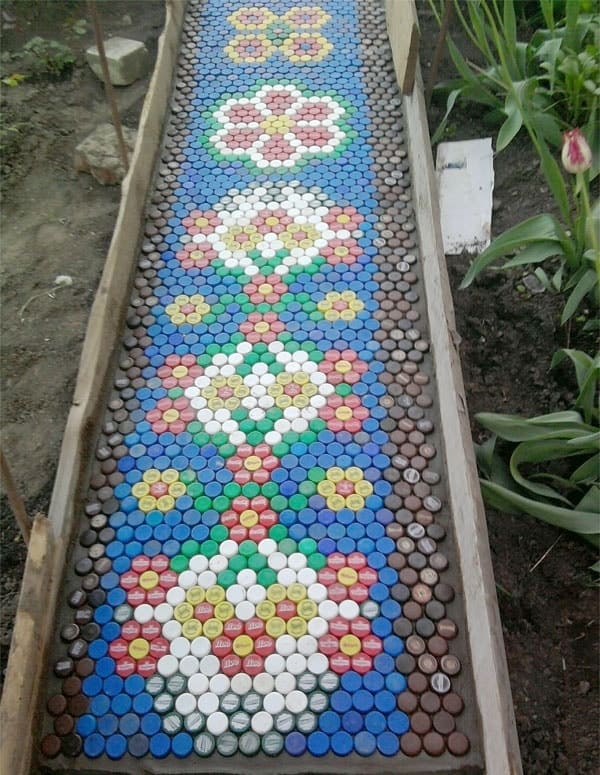 műanyag palackokból készült kerti ösvény 2