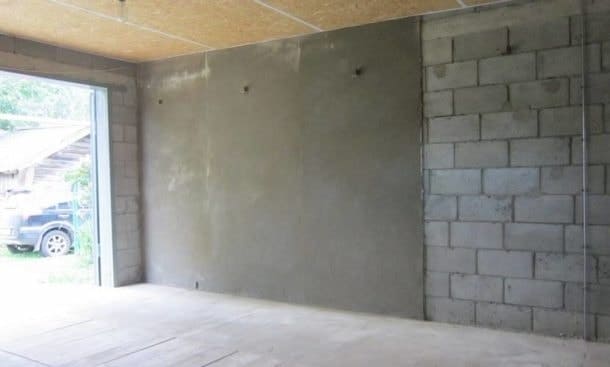 A garázs falainak betonozása