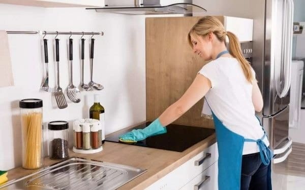 Hogyan tisztítsuk meg gyorsan a konyhát?