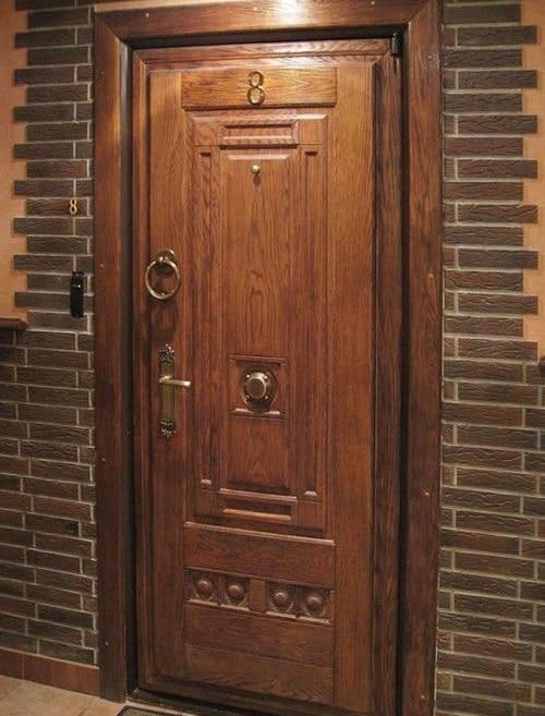 Fa díszítésű fém bejárati ajtó