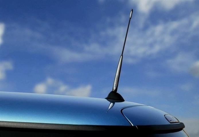 Az autórádió antennájának kiválasztásának minden jellemzője