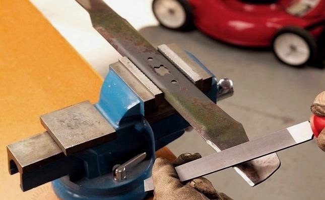 Hogyan készítsünk barkácsfűnyíró kést?