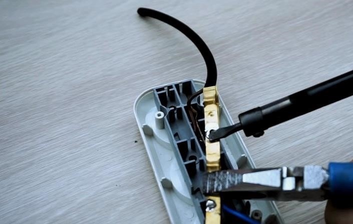 Hogyan lehet zökkenőmentesen elindítani az elektromos kéziszerszámot a konnektorból?