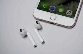 Eredeti fejhallgató az iPhone 8 -hoz: eredeti minőség vagy más "márka" csecsebecsék