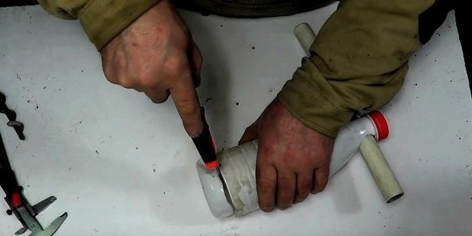 Pisztoly beton etetéséhez csavarhúzóval saját kezével