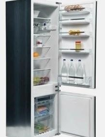 A beépített hűtőszekrény gyönyörű és nagyon kényelmes