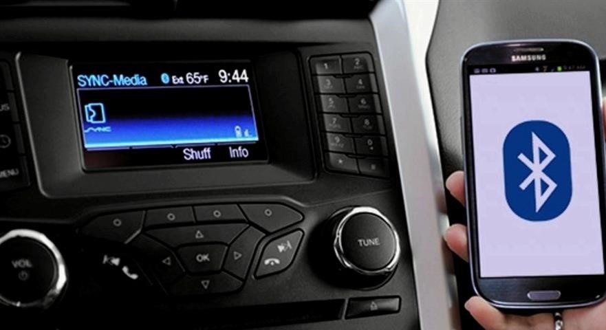7 módja az okostelefon és az autórádió csatlakoztatásának