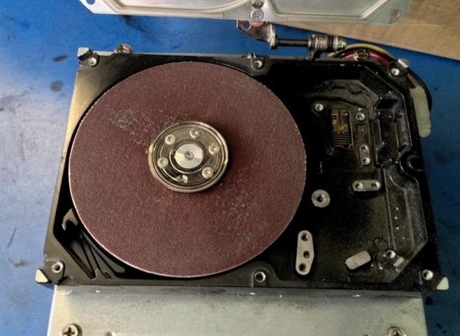 Csináld magad csiszológép egy régi merevlemezről