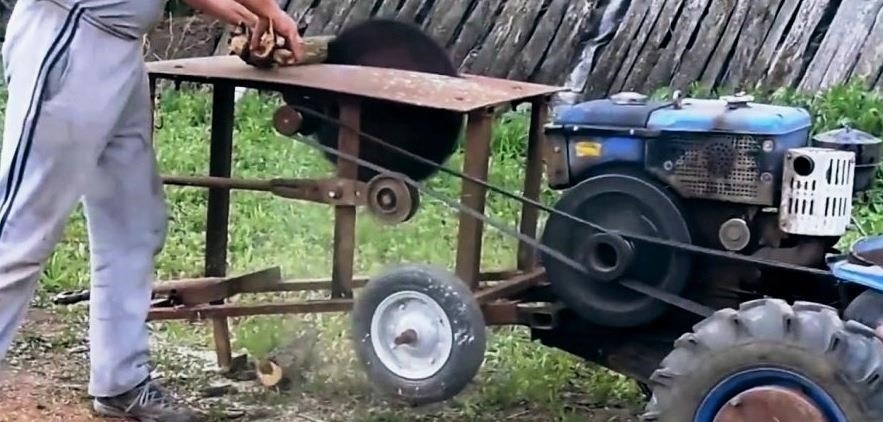 Körfűrész egy járó traktorhoz: meg tudja csinálni saját maga?