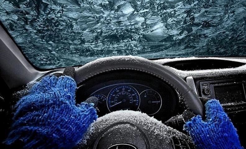 3 Hülye hiba, amit a sofőrök elkövetnek, amikor hideg időben felmelegítik az autót