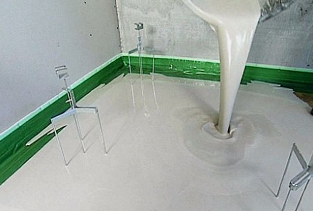 A fürdő önterülő padlójának kiválasztásának kritériumai, különböző tervezési ötletek