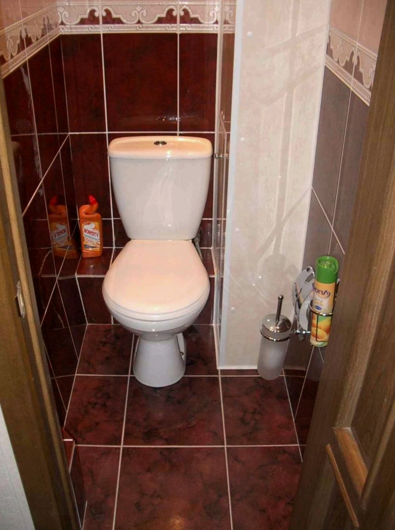 A csövek elrejtésének módjai a WC -ben, hogyan kell helyesen csinálni