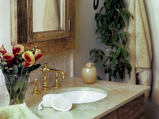 Virágok ablak nélküli fürdőszobában, ami jobb