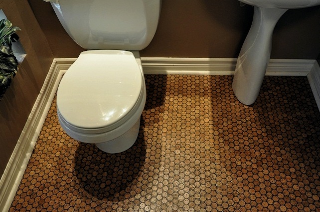 Különféle padlóburkolatok a fürdőszobában