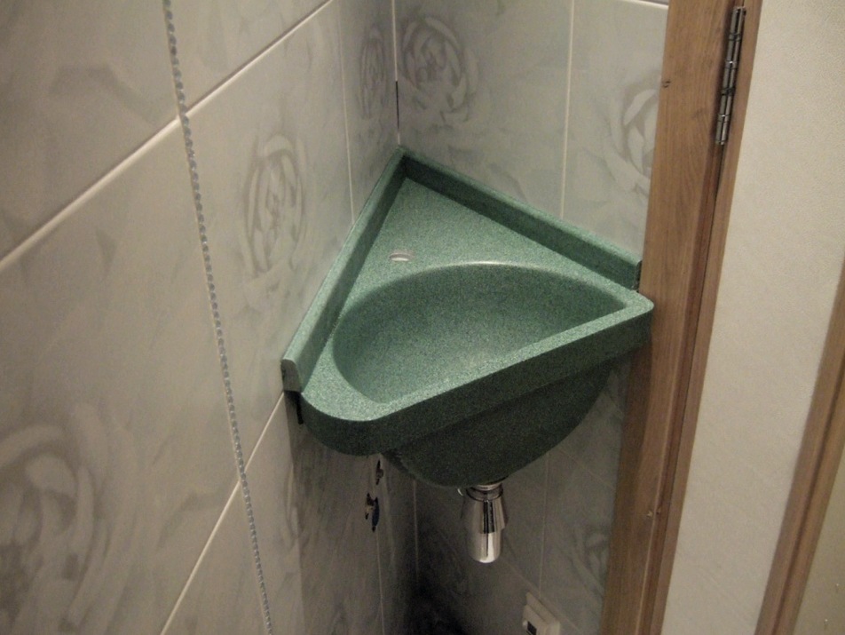 Racionalitás egy kis mosogató használatához a WC -ben, modell lehetőségek