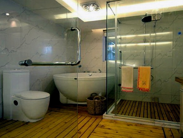 Hogyan válasszuk ki a zuhanyfal üvegfalát a fürdőszobában