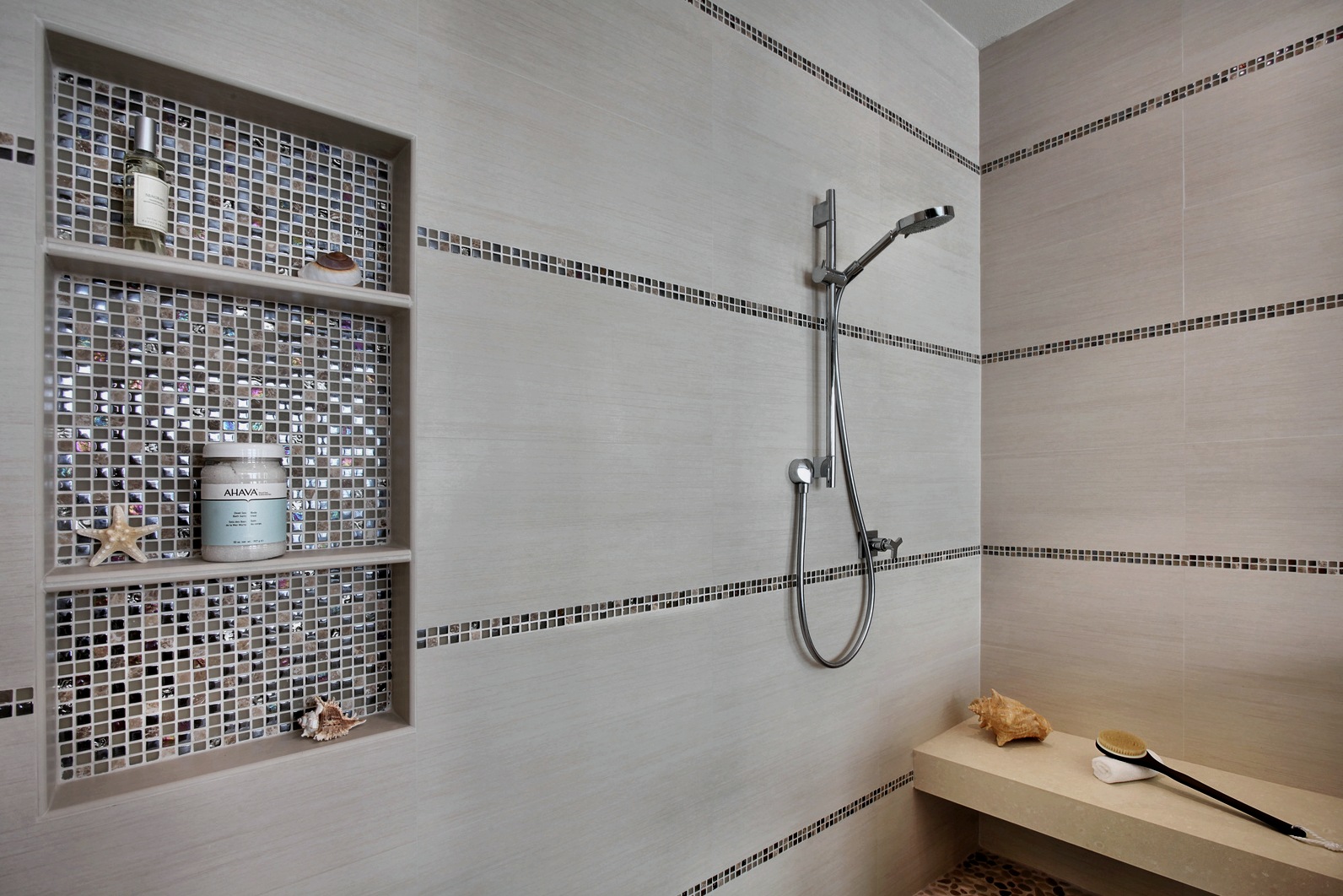 A fürdőszobában található mozaiklapok áttekintése, ajánlások a választáshoz