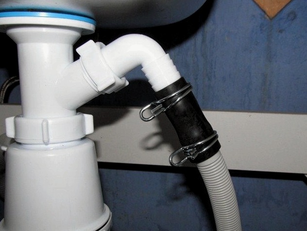 Szifon kiválasztása és felszerelése a mosógépből származó víz elvezetéséhez