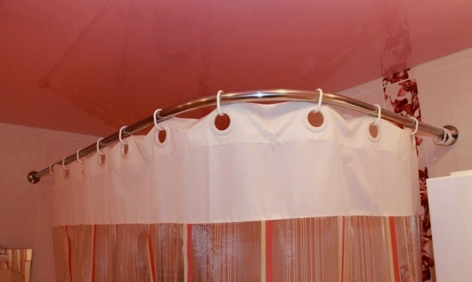 A sarokfüggönyök áttekintése a fürdőszobában, tippek a választáshoz