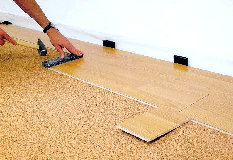 Hogyan feküdt laminált padló saját kezűleg lépésről lépésre utasításokat