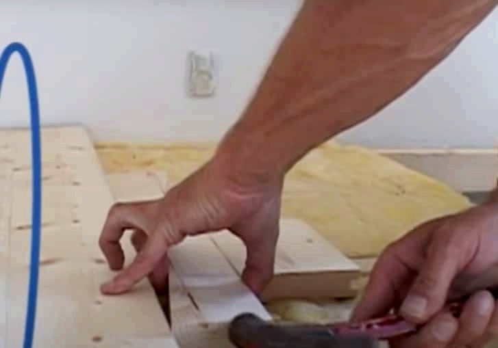 Mi a teendő, ha a fapadló nyikorog?? Szétszerelés nélküli javítás