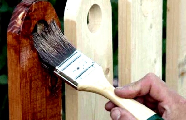 Hogyan készítsünk egy fából készült kaput saját kezűleg