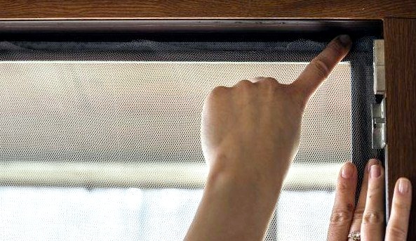 Hogyan készítsünk szúnyoghálót egy műanyag ablakon saját kezűleg
