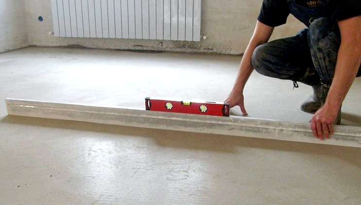 Hogyan készítsünk egy önterülő padlót