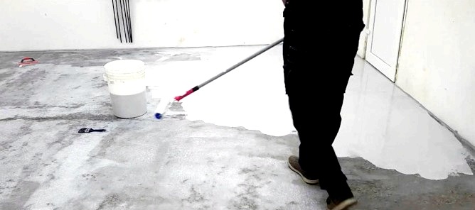 Hogyan kell festeni egy betonpadlót egy garázsban