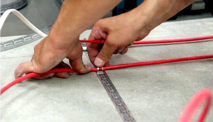 Elektromos padlófűtés: fektetés és telepítés saját kezűleg