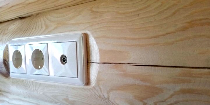 Hogyan készítsünk egy vezetékeket egy faházban