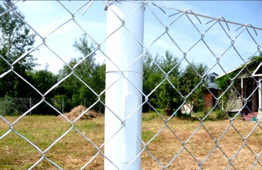 Kerítés rácsos kerítéssel saját kezűleg: telepítés és számítás