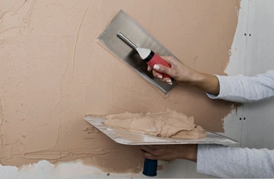 A lakások falainak texturált vakolása: tervezési befejező technológia