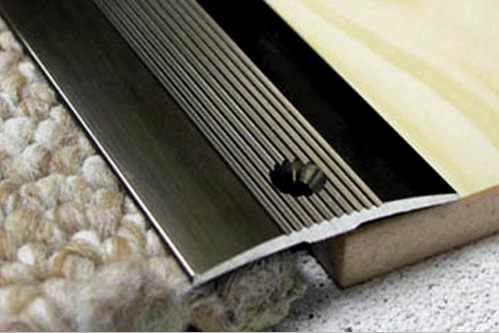 A szőnyeg fektetése: különböző módon, különböző helyiségekben