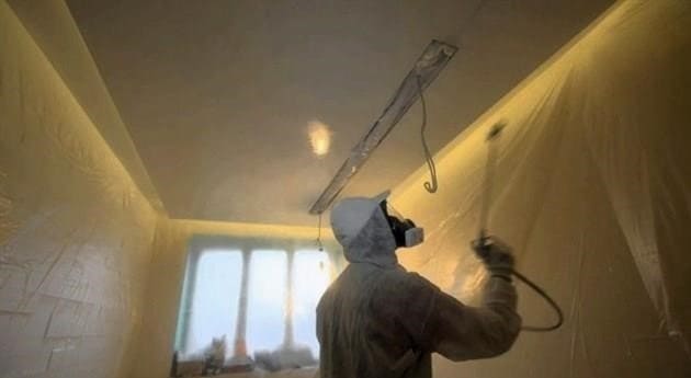 Hogyan kell festeni a mennyezetet egy lakásban - festési technológia
