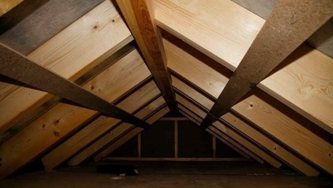Mi a tetőtér kialakítása egy magánházban és a szerkezetek feldolgozása: Review + Video